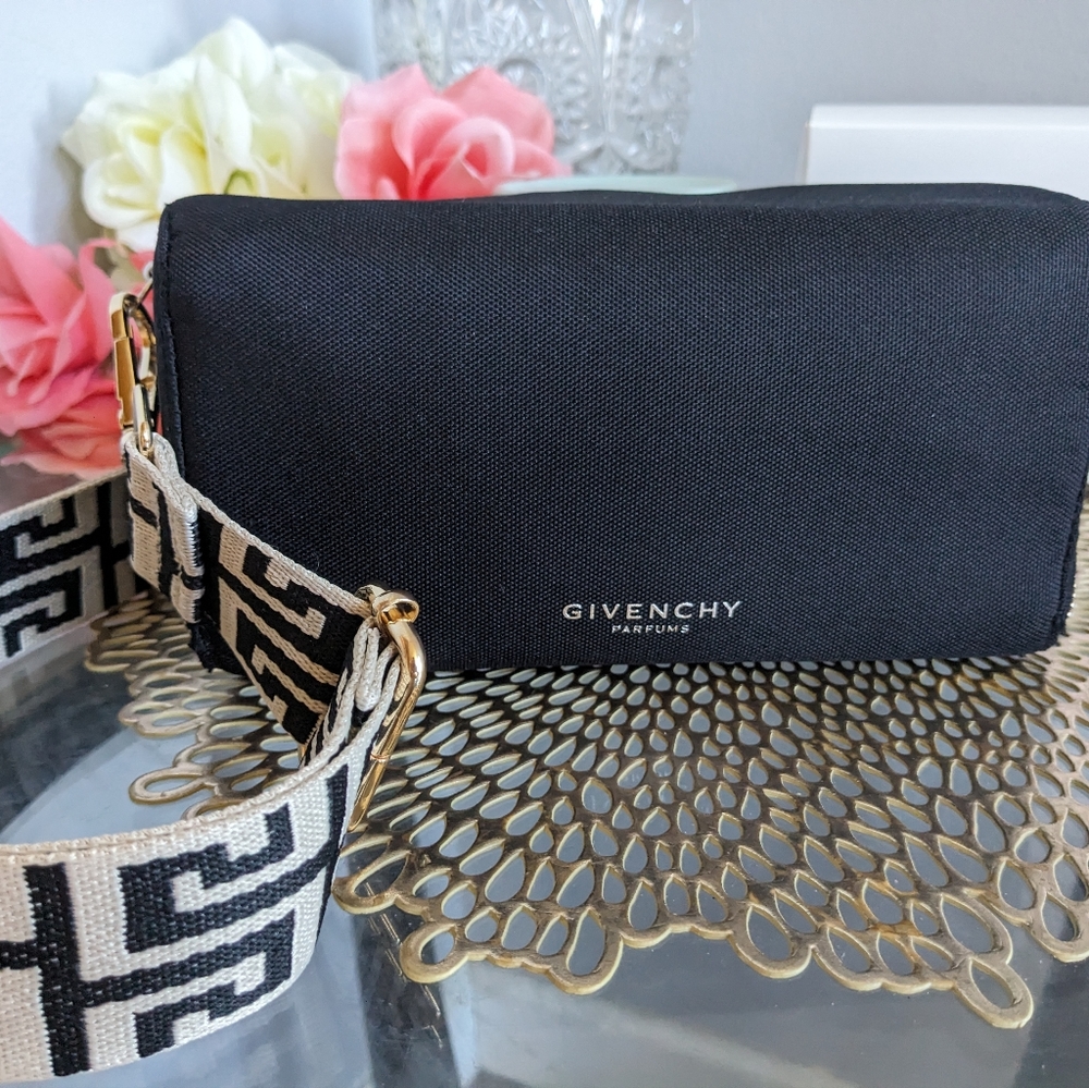 Givenchy - Picture 4 of 10